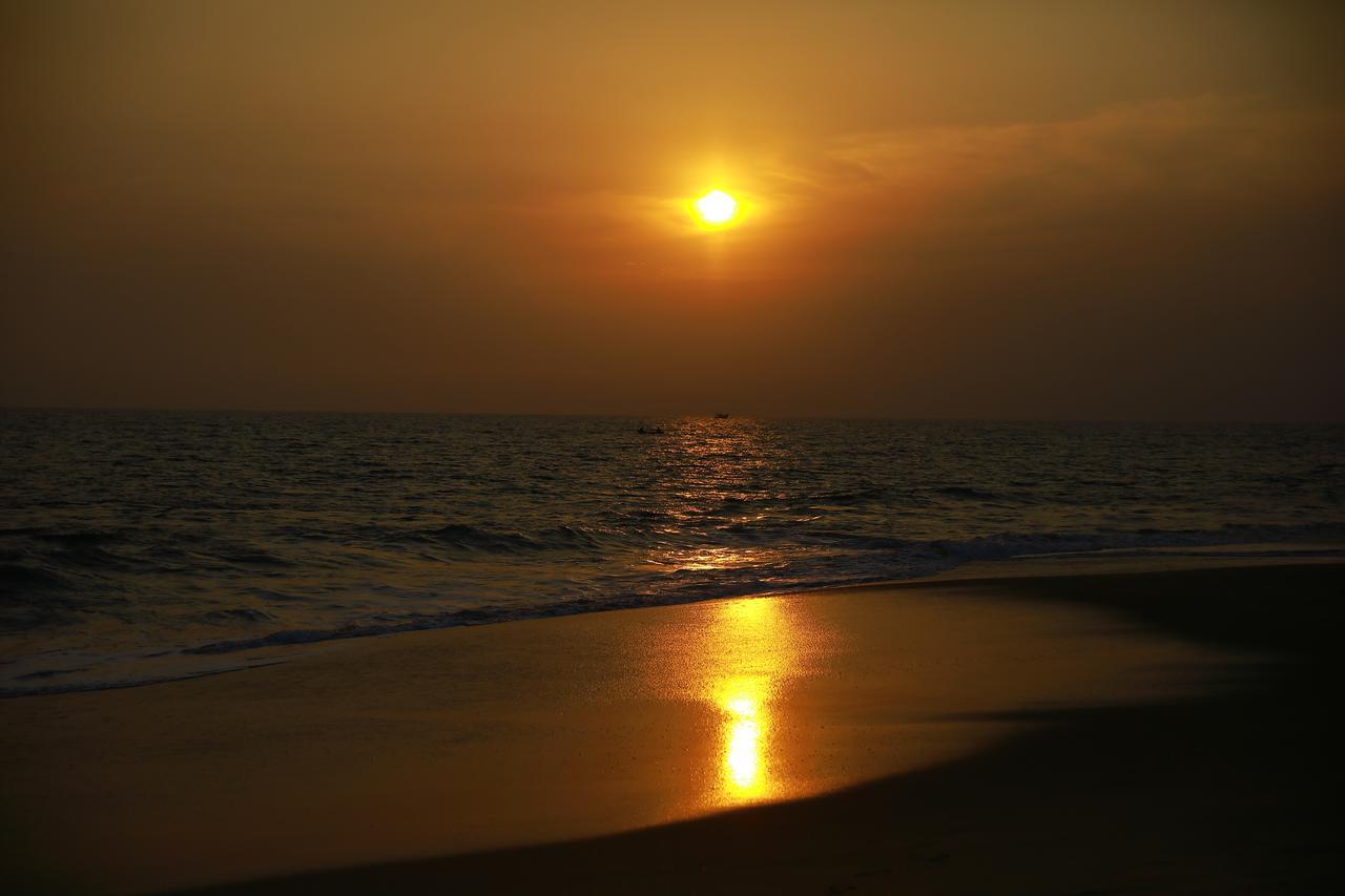 Nikki'S Nest Hotel Vizhinjam Exterior photo